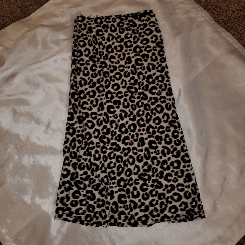Terra & Sky NWT Plus Size Leopard Print Below the Knee Flowy Skirt 220 - Picture 4 of 4